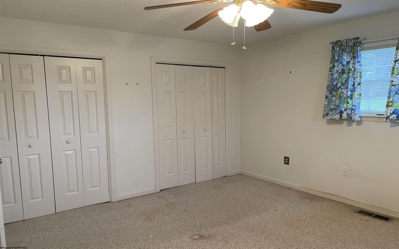 512 Worthington Drive, Bridgeport, West Virginia 26330, 2 Bedroom Bedrooms, 5 Room Rooms,1 BathroomBathrooms,Residential Rentals,For Rent,Worthington,0,10167585
