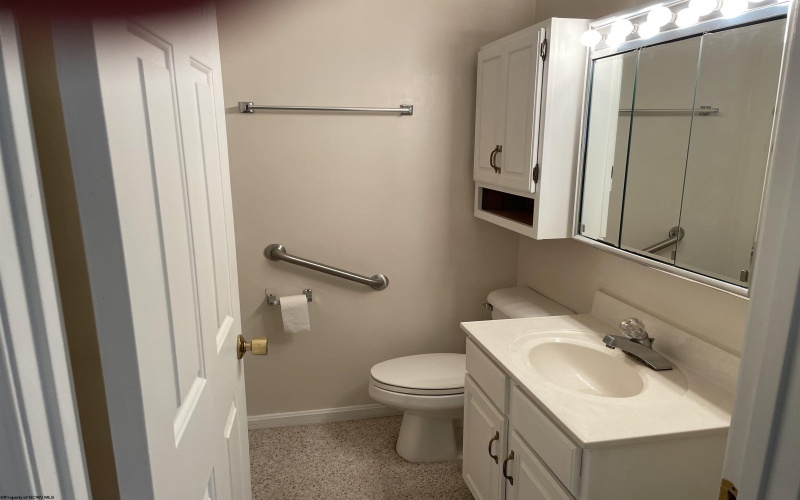 512 Worthington Drive, Bridgeport, West Virginia 26330, 2 Bedroom Bedrooms, 5 Room Rooms,1 BathroomBathrooms,Residential Rentals,For Rent,Worthington,0,10167585