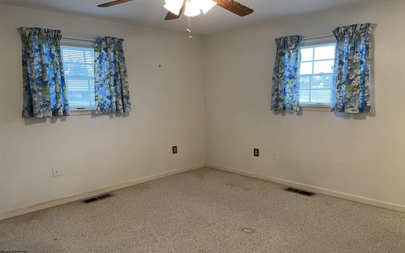 512 Worthington Drive, Bridgeport, West Virginia 26330, 2 Bedroom Bedrooms, 5 Room Rooms,1 BathroomBathrooms,Residential Rentals,For Rent,Worthington,0,10167585