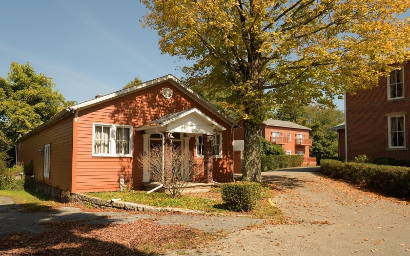 121 High Street, Kingwood, West Virginia 26537, 7 Bedrooms Bedrooms, 14 Rooms Rooms,7 BathroomsBathrooms,Single Family Detached,For Sale,High,10151217