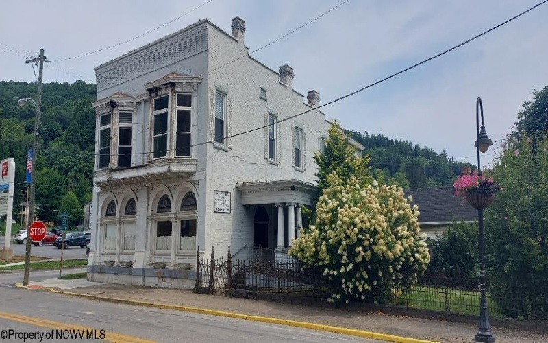 100 MAIN Street, Mannington, West Virginia 26582-0000, 3 Bedrooms Bedrooms, 6 Rooms Rooms,2 BathroomsBathrooms,Single Family Detached,For Sale,MAIN,10152078