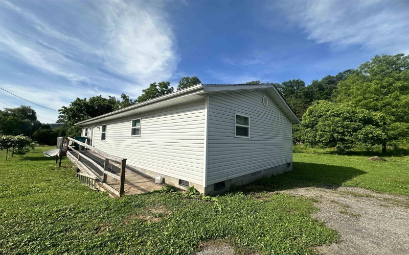 68 White Road, Wallback, West Virginia 25285, 2 Bedrooms Bedrooms, 6 Rooms Rooms,2 BathroomsBathrooms,Single Family Detached,For Sale,White,10151068