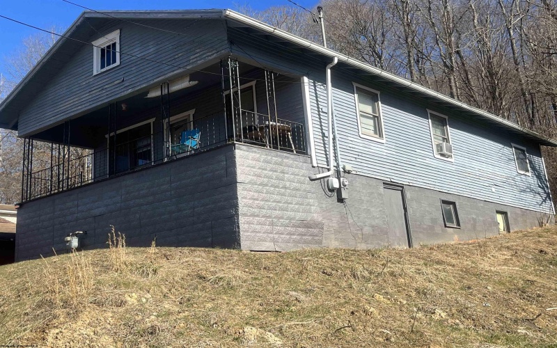 212 Bennett Street, Weston, West Virginia 26452, 2 Bedrooms Bedrooms, 4 Rooms Rooms,1 BathroomBathrooms,Single Family Detached,For Sale,Bennett,10152997