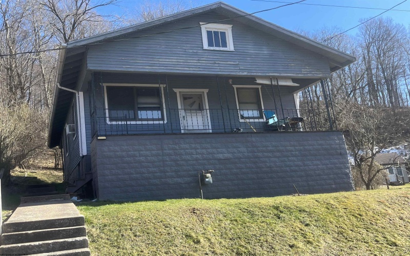 212 Bennett Street, Weston, West Virginia 26452, 2 Bedrooms Bedrooms, 4 Rooms Rooms,1 BathroomBathrooms,Single Family Detached,For Sale,Bennett,10152997