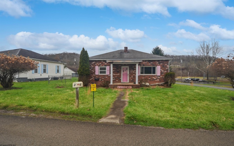 4 Canary Street, Worthington, West Virginia 26591, 3 Bedrooms Bedrooms, 5 Rooms Rooms,1 BathroomBathrooms,Single Family Detached,For Sale,Canary,10153359