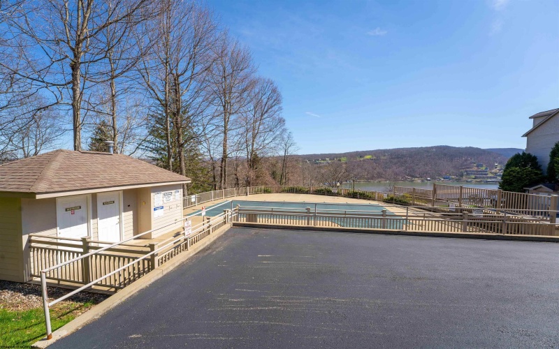 5 Waterside Drive, Morgantown, West Virginia 26508, 4 Bedrooms Bedrooms, 8 Rooms Rooms,2 BathroomsBathrooms,Single Family Attached,For Sale,Waterside,10153537