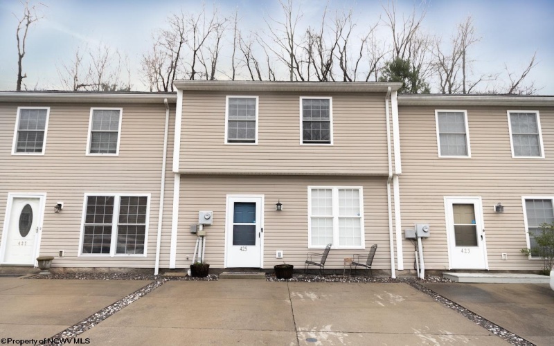 425 Shearwood Drive, Bridgeport, West Virginia 26330, 2 Bedrooms Bedrooms, 5 Rooms Rooms,1 BathroomBathrooms,Single Family Attached,For Sale,Shearwood,10153715